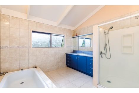Photo of property in 7 Pokapu Street, Titirangi, Auckland, 0600