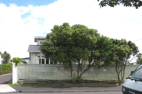 Photo of property in 7 Bridge View Road, Birkenhead, Auckland, 0626