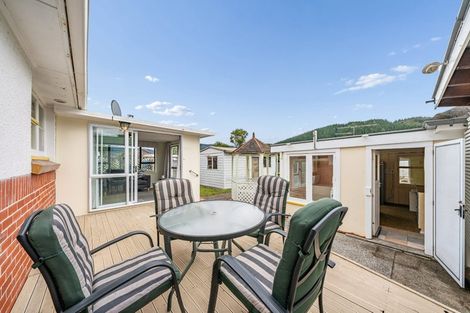 Photo of property in 6 Hall Grove, Ebdentown, Upper Hutt, 5018