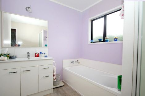 Photo of property in 130 Mayfair Avenue, Whangamata, 3620