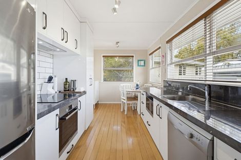 Photo of property in 4 Perth Place, Awapuni, Palmerston North, 4412
