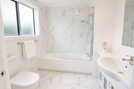 Photo of property in 226 Memorial Avenue, Burnside, Christchurch, 8053