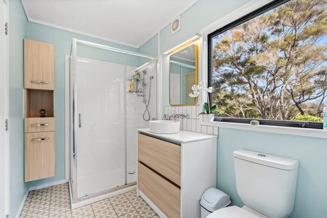 Photo of property in 29 Tahunatapu Road, Parua Bay, Whangarei, 0174