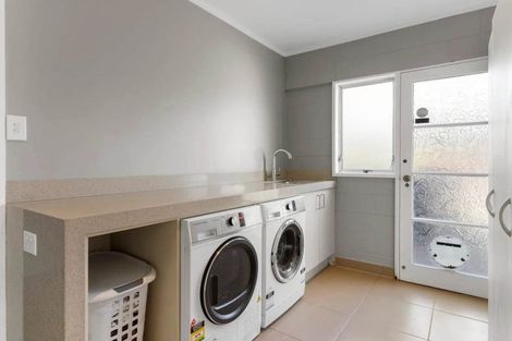 Photo of property in 152 Everglade Drive, Totara Heights, Auckland, 2105