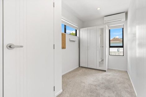 Photo of property in 4a Trengove Place, West Harbour, Auckland, 0618