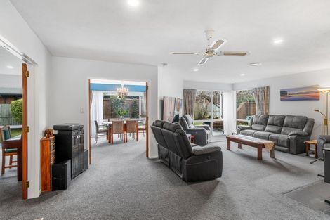 Photo of property in 18 Claverley Gardens, Avonhead, Christchurch, 8042