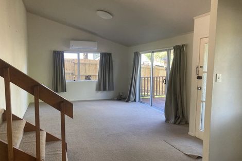 Photo of property in 102 Kemp Road, Massey, Auckland, 0614