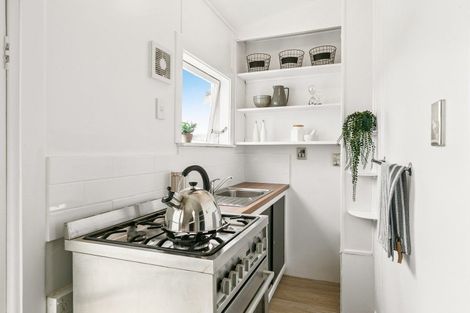 Photo of property in 5 Herald Terrace, Berhampore, Wellington, 6023