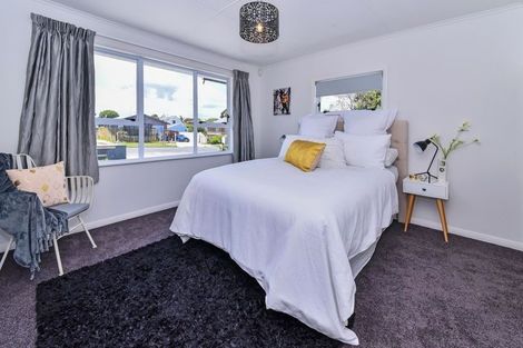 Photo of property in 37 Churchill Avenue, Manurewa, Auckland, 2102