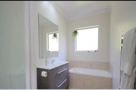 Photo of property in 12 Oakford Park Crescent, Greenhithe, Auckland, 0632
