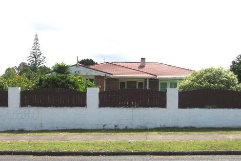 Photo of property in 135 Hutchinson Avenue, New Lynn, Auckland, 0600