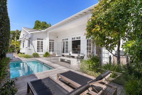 Photo of property in 44 Princes Street, Northcote Point, Auckland, 0627