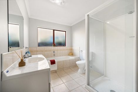 Photo of property in 90a Colwill Road, Massey, Auckland, 0614