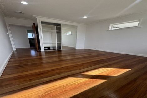 Photo of property in 211 Sturges Road, Henderson, Auckland, 0612