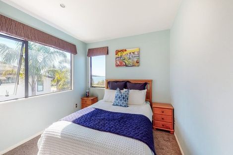 Photo of property in 23 Onemana Way, Te Atatu Peninsula, Auckland, 0610