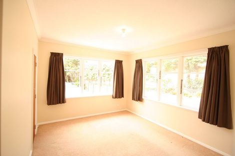 Photo of property in 49 Lyndfield Lane, Newlands, Wellington, 6037