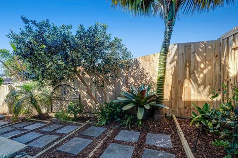Photo of property in 13a Orchard Road, Browns Bay, Auckland, 0630