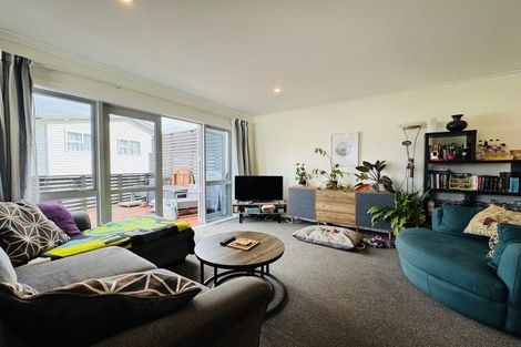 Photo of property in 5/20 Glanmire Road, Newlands, Wellington, 6037