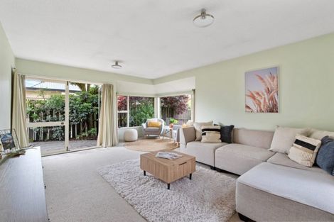 Photo of property in 8 Gatonby Place, Avonhead, Christchurch, 8042