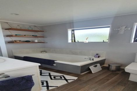 Photo of property in 2/8 Atlantis Place, Totara Vale, Auckland, 0629