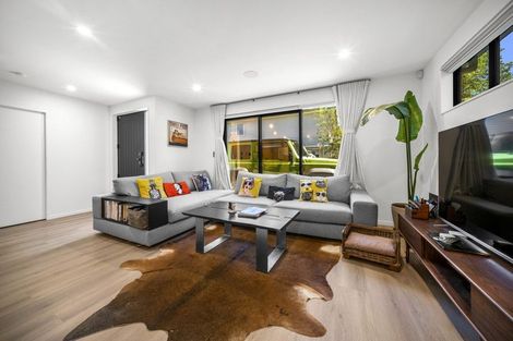 Photo of property in 25f Oteha Valley Road, Northcross, Auckland, 0632