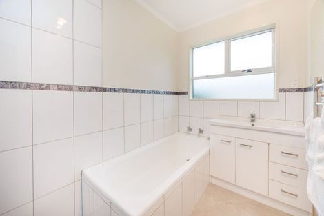Photo of property in 2 Wharite Place, Awapuni, Palmerston North, 4412