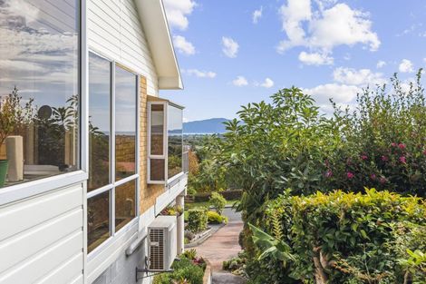 Photo of property in 49 Kakariki Grove, Waikanae, 5036