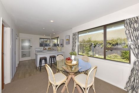 Photo of property in 2/23 Broadfell Avenue, Avonhead, Christchurch, 8042