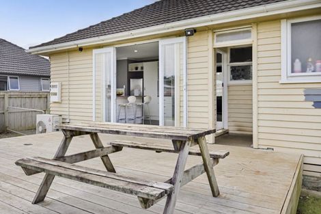 Photo of property in 18 Whitcombe Road, Opunake, 4616