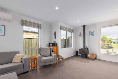 Photo of property in 32 Lansdowne Way, Rolleston, 7615