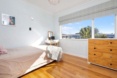 Photo of property in 242 Ngatai Road, Otumoetai, Tauranga, 3110