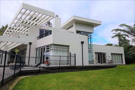 Photo of property in 531 South Road, Omata, New Plymouth, 4374