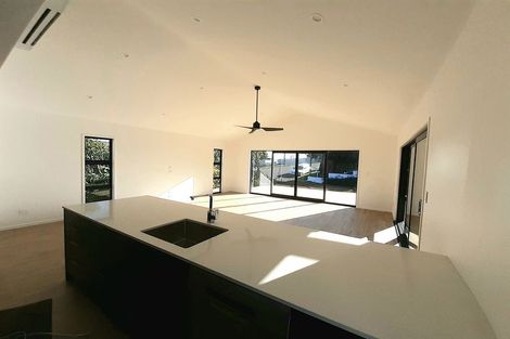 Photo of property in 2 Scott Street, Moturoa, New Plymouth, 4310