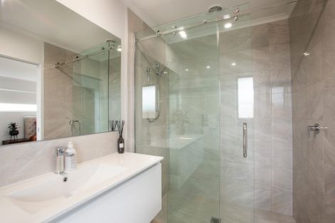 Photo of property in 45 Te Taniwha Road, One Tree Point, 0118