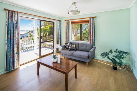 Photo of property in 84 Churton Drive, Churton Park, Wellington, 6037