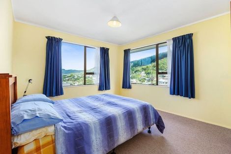 Photo of property in 81 Victory Crescent, Tawa, Wellington, 5028
