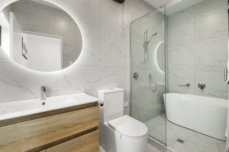 Photo of property in 61a Knights Road, Rothesay Bay, Auckland, 0630