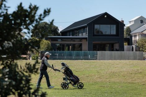 Photo of property in 210 Oceanbeach Road, Mount Maunganui, 3116