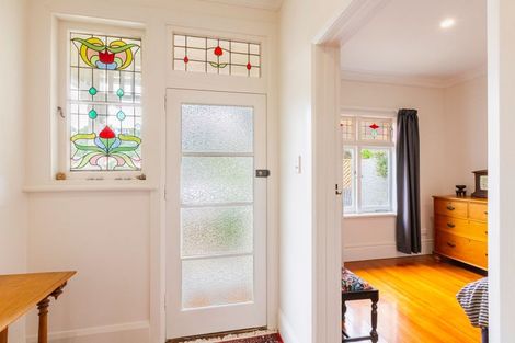 Photo of property in 35 Milton Road, Bluff Hill, Napier, 4110