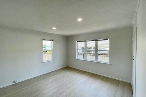 Photo of property in 104 Edmonton Road, Henderson, Auckland, 0612