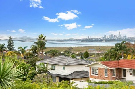 Photo of property in 76 Jaemont Avenue, Te Atatu South, Auckland, 0610