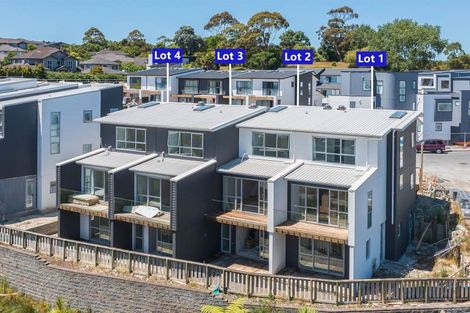 Photo of property in 1/10 Vinifera Place, Fairview Heights, Auckland, 0632