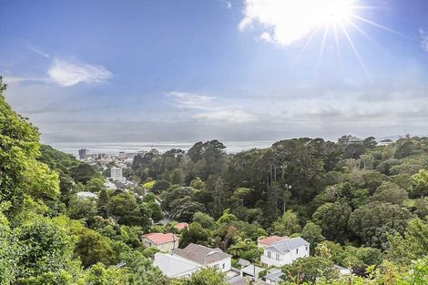 Photo of property in 39 Garden Road, Northland, Wellington, 6012