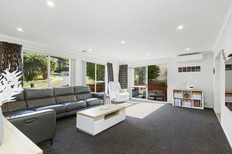 Photo of property in 4 Saint Aidans Way, Tawa, Wellington, 5028