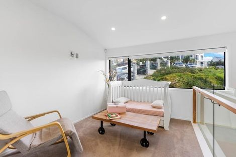 Photo of property in 13 Bartells Drive, Goodwood Heights, Auckland, 2105