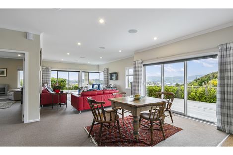 Photo of property in 15 Canary Way, Whitby, Porirua, 5024