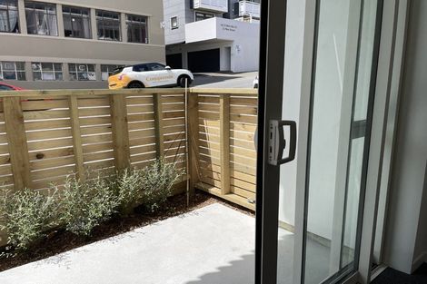 Photo of property in 30u2 Pirie Street, Mount Victoria, Wellington, 6011