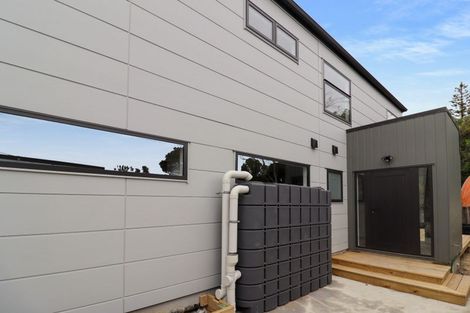 Photo of property in 137 Whites Line East, Waiwhetu, Lower Hutt, 5010