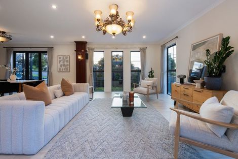 Photo of property in 25a Rothesay Bay Road, Rothesay Bay, Auckland, 0630