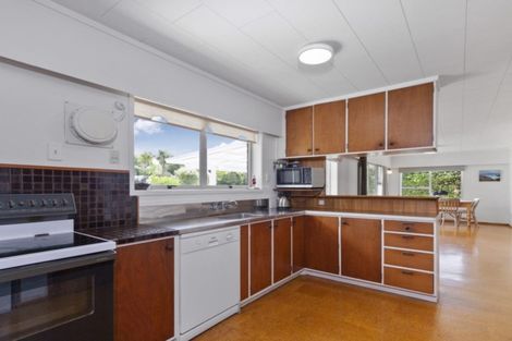 Photo of property in 39 Harbour View Road, Point Wells, 0986